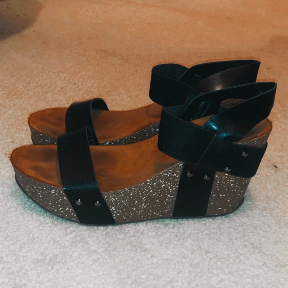 black & cork wedges